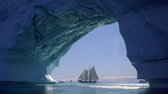 Sea Boats Greenland icebergs