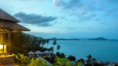 Sea Hotel sky lantern palm trees
