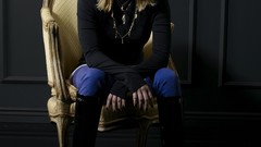 Seasons woman Celebrity Actress kaley cuoco blondes