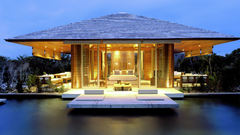 Serene pillows House Lake