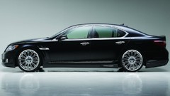 Side view Lexus LS600h