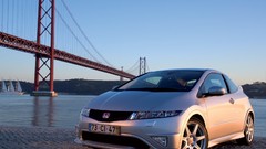 Silver cars Honda civic type r FN2