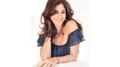 Singers Latina Isa Mebarak