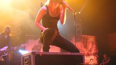 Singers standing Squatting TV