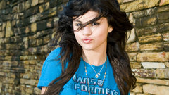 Singers t-shirts brunettes woman