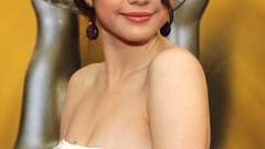 Singers white dress Selena