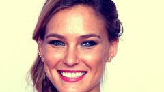 Smiling models bar refaeli