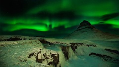Snow aurora borealis