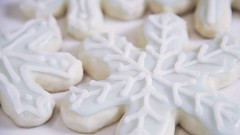 Snowflakes cookies icing