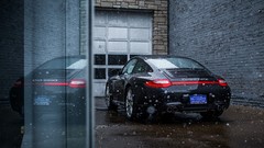 Snowing Porsche 911 Carrera GTS