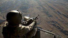 Soldiers Aircraft machine gun