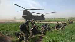 Soldiers Army CH-47 Chinook