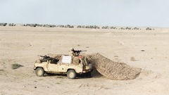 Soldiers deserts Land Rover