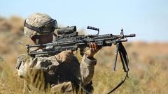 Soldiers M249