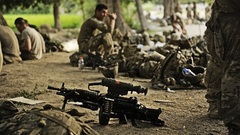 Soldiers machine gun