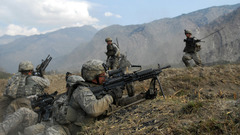 Soldiers military m4 M249 US Army M4 carbine Elcan Optical 