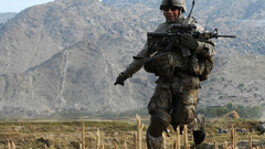 Soldiers military m4 US Army Leupold