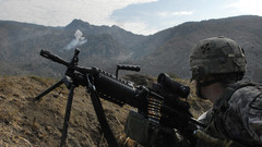 Soldiers military machine gun Bipod M249 US Army Elcan Optical 