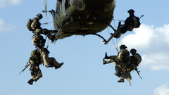 Soldiers War Helicopters US