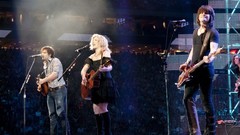 Stage concert live the band perry kimberly perry reid perry 
