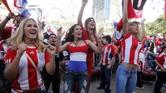 Streets party Larissa Riquelme