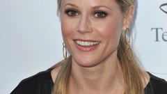 Summer woman tour Actress blondes MILF Julie Bowen