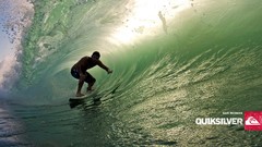 Surfing waves quiksilver
