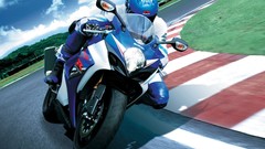 Suzuki races vehicles motorbikes