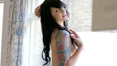 Tattoos brunettes
