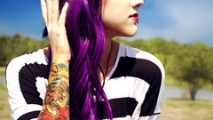 Tattoos woman Violet piercings