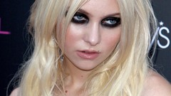 Taylor momsen