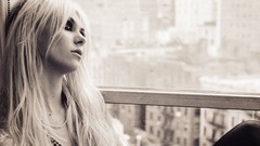 Taylor momsen