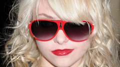 Taylor momsen blondes woman