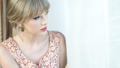 Taylor swift short hair bangs