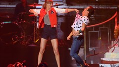 Taylor swift singers