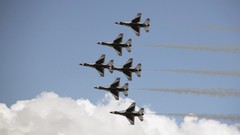 Thunderbirds widescreen airplanes contrails stunt flying USAF 