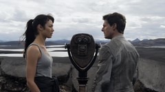 Tom Cruise olga kurylenko still Oblivion (2013)