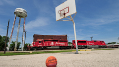 Trains basketball