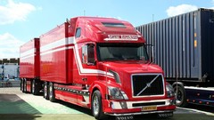 Trucks Volvo 18 wheeler