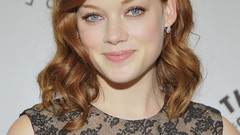 TV woman eyes Actress