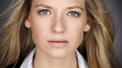 TV woman Fringe anna