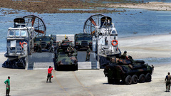 USMC lcac offloading high