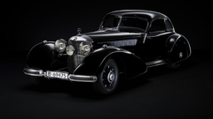 Vehicles side view Mercedes-Benz