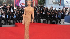 Venice red carpet kate hudson