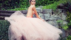 Wall models strategic covering no bra wedding dresses Paparazzo 