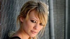 Wall woman Hilary Duff faces Actress blondes