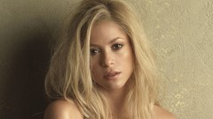 Wall woman shoulders blondes shakira
