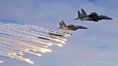 War airplanes flares f-15