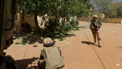 War Army fight running soldiers French Cover military Africa 