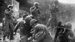 War soldiers shooting American